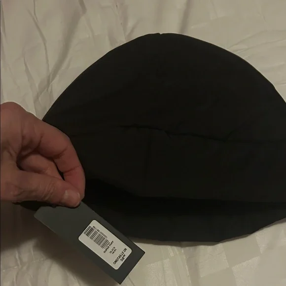 Aritzia The Super Puff Black Women's Beanie - Picture 2 of 3